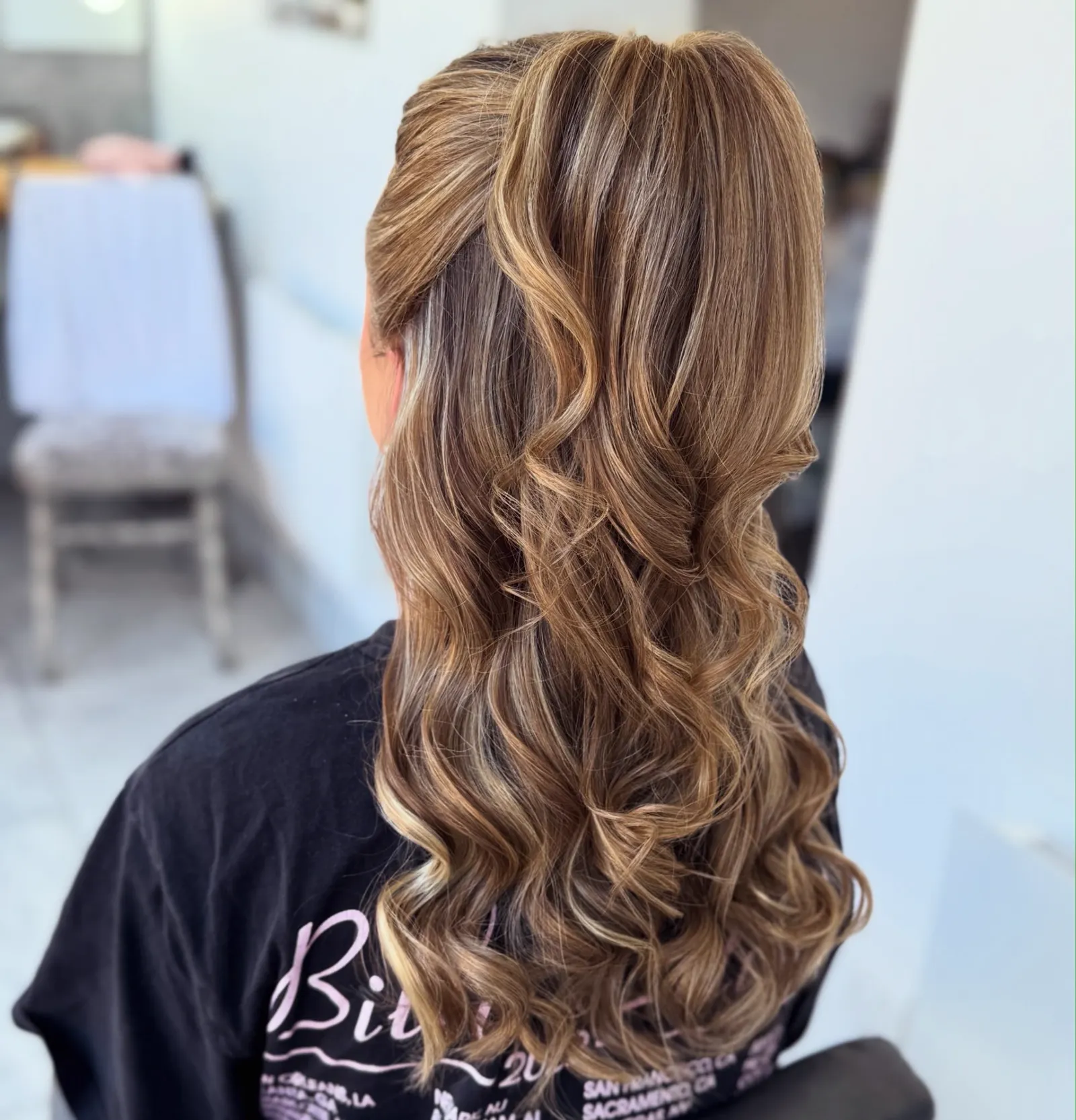 Half-up curls with golden highlights flowing into loose waves by Be Bridal